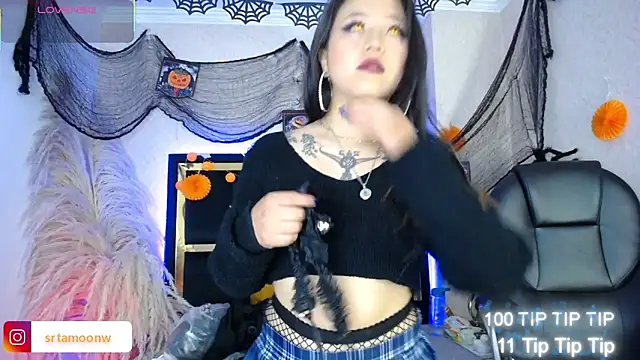 Snapshot of Moon_Water__ chatting on October 2025 01:01:01 PM Moon Water online show from October 2025 01:01:01 PM