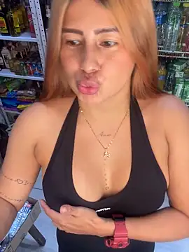 Snapshot of Amber_Martins_ chatting on January 2025 03:37:01 PM Amber Martins  online show from January 2025 03:37:01 PM