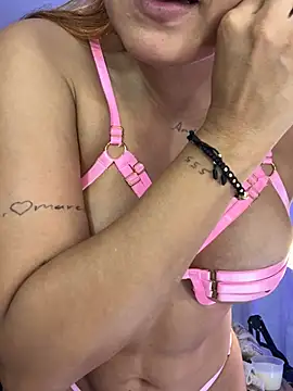 Snapshot of Amber_Martins_ chatting on February 2025 10:42:01 PM Amber Martins  online show from February 2025 10:42:01 PM