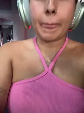 Snapshot of Amber_Martins_ chatting on March 2025 06:07:01 PM Amber Martins  online show from March 2025 06:07:01 PM