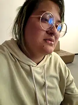 lucky-leah online show from November 2025 04:01:01 AM