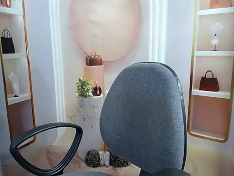 Love bug15 online show from February 2026 01:00:02 AM