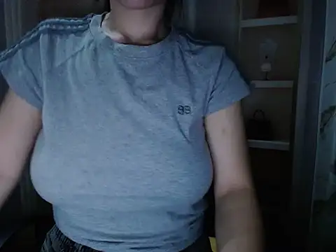 Snapshot of Love_bug15 chatting on April 2026 02:20:01 PM Love bug15 online show from April 2026 02:20:01 PM