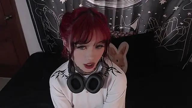Snapshot of Isabella__dark chatting on December 2024 09:32:02 PM Isabella dark online show from December 2024 09:32:02 PM