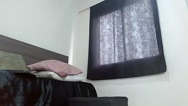 Snapshot of Mila_cams1_ chatting on January 2025 05:02:01 PM Mila cams1 online show from January 2025 05:02:01 PM