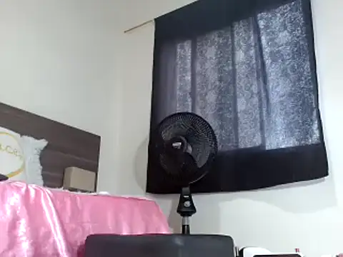 Snapshot of Mila_cams1_ chatting on January 2025 01:15:01 PM Mila cams1 online show from January 2025 01:15:01 PM