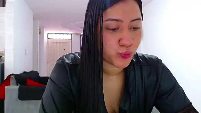 LuciaTomson online show from May 2026 04:03:01 PM