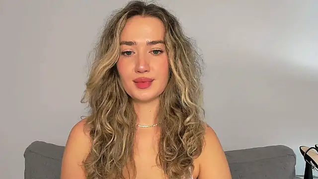 Snapshot of CindyKissable chatting on September 2025 05:06:02 AM CindyKissable online show from September 2025 05:06:02 AM