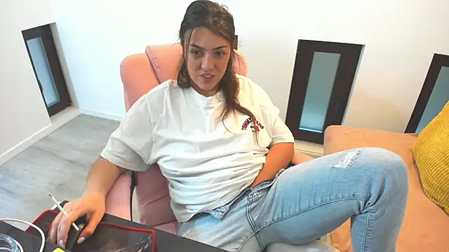 Snapshot of Dyana_Kaylinn chatting on November 2025 05:35:01 AM Dyana Kaylinn online show from November 2025 05:35:01 AM