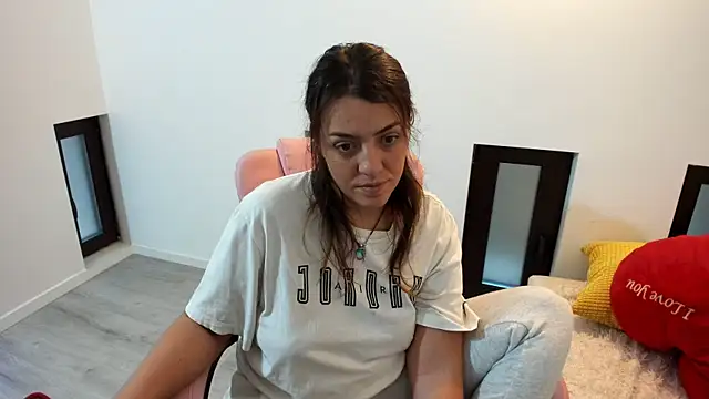 Snapshot of Dyana_Kaylinn chatting on November 2025 06:16:02 AM Dyana Kaylinn online show from November 2025 06:16:02 AM