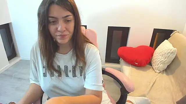 Snapshot of Dyana_Kaylinn chatting on January 2026 05:33:02 AM Dyana Kaylinn online show from January 2026 05:33:02 AM