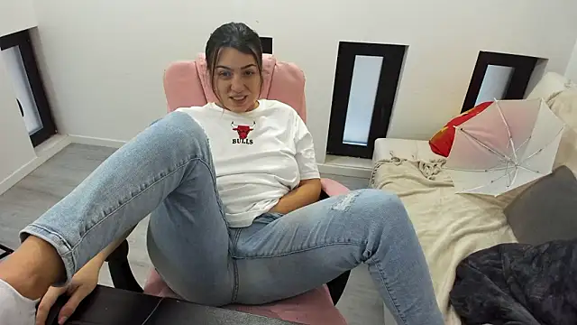 Snapshot of Dyana_Kaylinn chatting on February 2026 05:50:01 AM Dyana Kaylinn online show from February 2026 05:50:01 AM