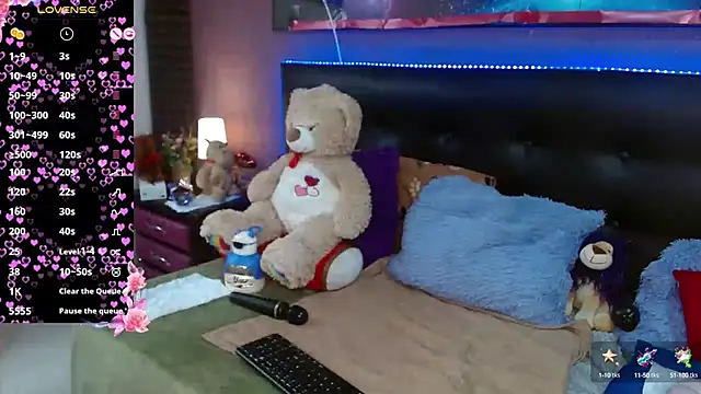 Snapshot of Nadia_84 chatting on March 2025 08:38:02 PM Nadia 84 online show from March 2025 08:38:02 PM