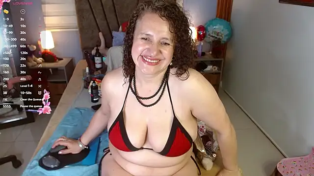 Snapshot of Nadia_84 chatting on October 2025 12:17:02 PM Nadia 84 online show from October 2025 12:17:02 PM