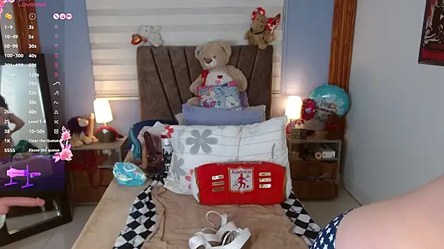 Snapshot of Nadia_84 chatting on November 2025 12:04:01 PM Nadia 84 online show from November 2025 12:04:01 PM