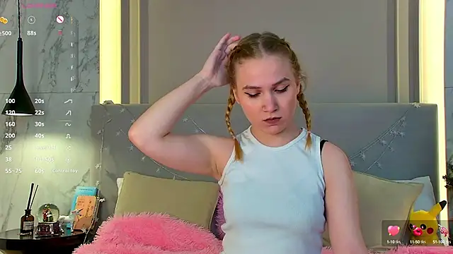 Snapshot of EllenaGreen chatting on December 2024 06:31:01 PM EllenaGreen online show from December 2024 06:31:01 PM