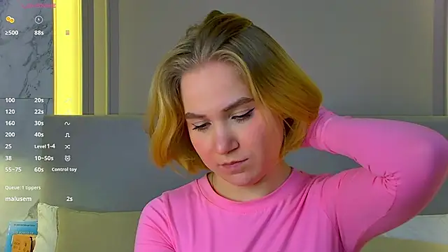 Snapshot of EllenaGreen chatting on January 2025 09:05:01 PM EllenaGreen online show from January 2025 09:05:01 PM