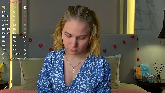 Snapshot of EllenaGreen chatting on March 2025 09:26:01 PM EllenaGreen online show from March 2025 09:26:01 PM