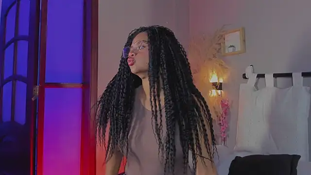 nayah   online show from January 2025 09:40:01 PM