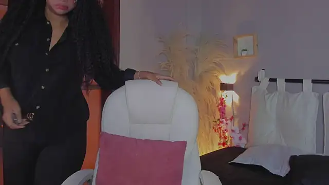 nayah   online show from January 2025 07:43:01 PM