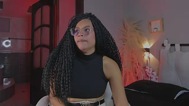 nayah   online show from February 2025 08:16:01 PM