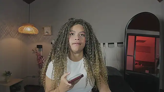 nayah   online show from March 2025 07:50:02 PM