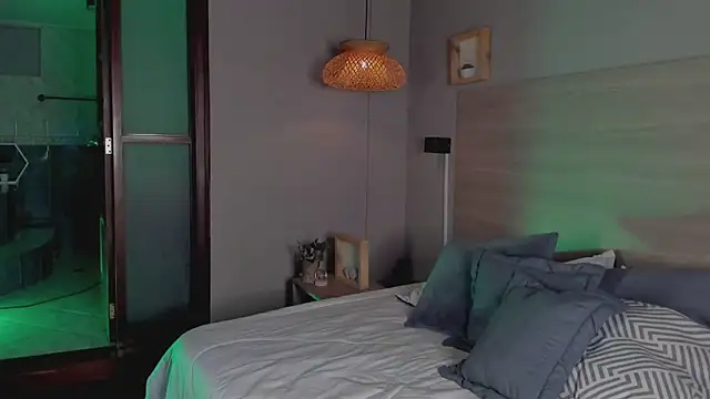 nayah   online show from September 2025 08:00:02 PM