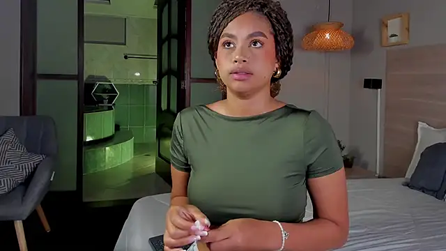 nayah   online show from November 2025 07:35:02 PM