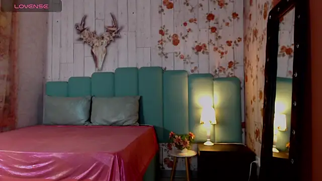 Alison Simmons online show from December 2024 03:58:01 PM