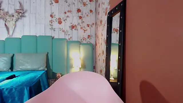 Alison Simmons online show from December 2024 06:50:02 PM