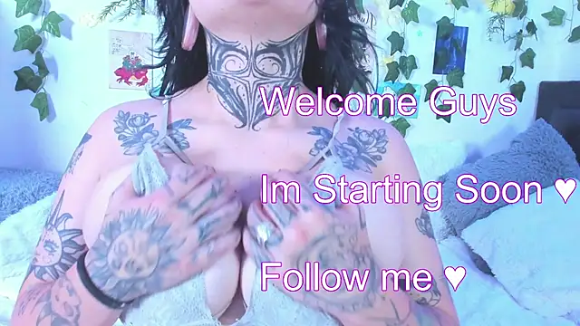 Snapshot of Dianne_Golden chatting on December 2024 01:18:02 PM Dianne Golden online show from December 2024 01:18:02 PM