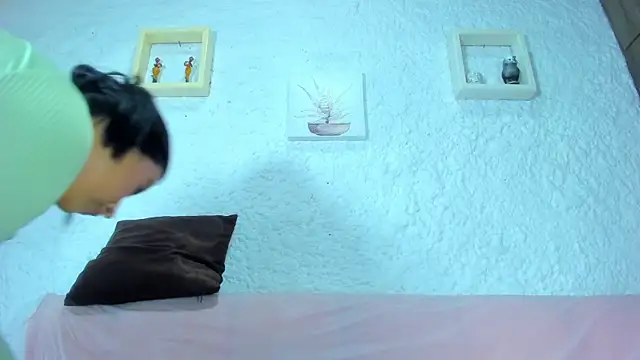 emiily s online show from February 2025 12:05:02 PM