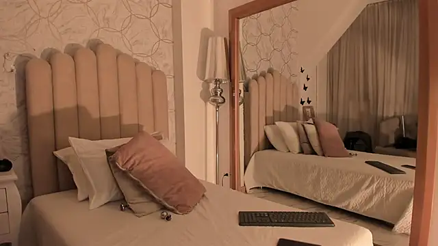 PamelaMendez  online show from December 2025 03:23:01 AM