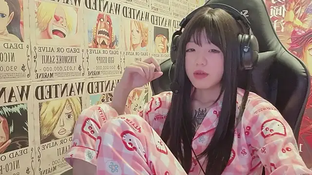 Snapshot of SNAKEgirlQAQ chatting on June 2026 05:29:02 PM SNAKEgirlQAQ online show from June 2026 05:29:02 PM