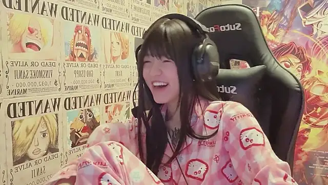 Snapshot of SNAKEgirlQAQ chatting on June 2026 05:27:02 PM SNAKEgirlQAQ online show from June 2026 05:27:02 PM