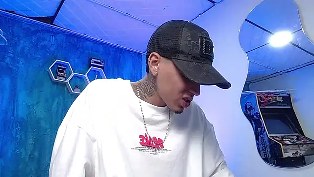 Liam lee online show from December 2024 04:37:01 PM