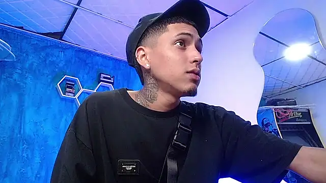 Liam lee online show from December 2024 03:55:01 PM