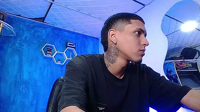 Liam lee online show from December 2024 03:33:02 PM