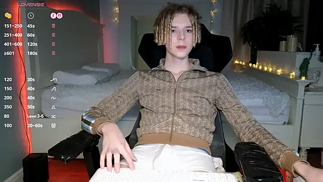 Snapshot of Kudi_Minnt chatting on April 2026 07:12:02 PM Kudi Minnt online show from April 2026 07:12:02 PM