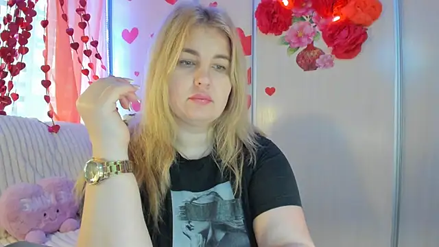 CoraSwon online show from February 2025 07:52:02 AM