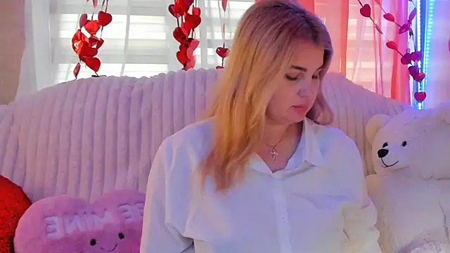 CoraSwon online show from February 2025 10:37:02 AM