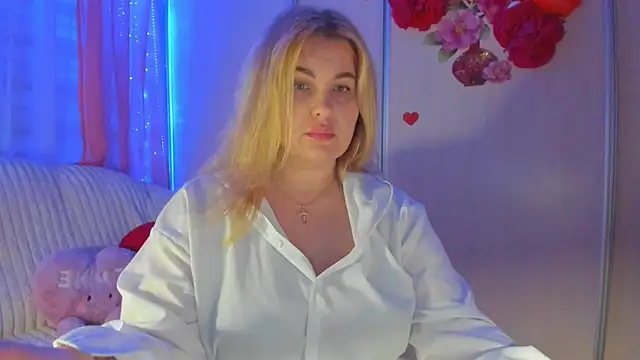 CoraSwon online show from March 2025 07:05:01 PM