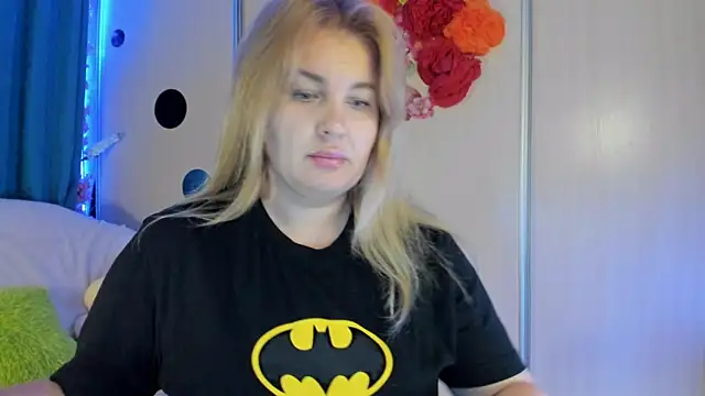 CoraSwon online show from September 2025 06:10:02 PM