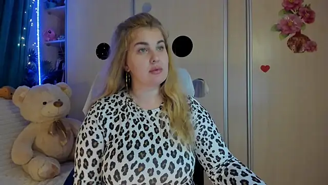 CoraSwon online show from March 2026 05:42:01 PM