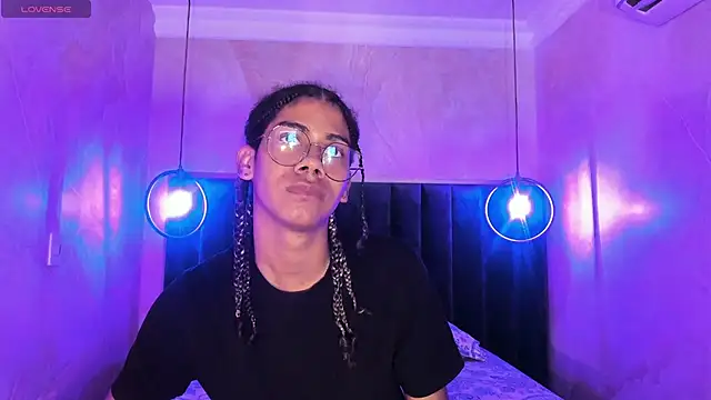 Maxim-Walker online show from November 2025 03:16:02 AM