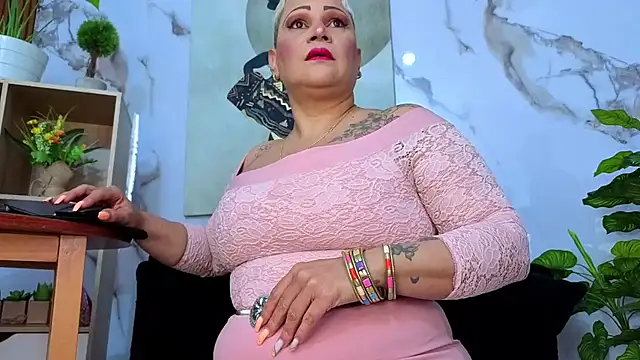 GianellaCox  online show from November 2025 01:11:02 PM