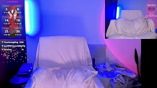 Snapshot of HollyDominic chatting on March 2025 06:19:02 PM HollyDominic online show from March 2025 06:19:02 PM