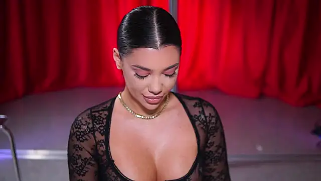 Snapshot of NatyDesiree chatting on January 2025 10:19:01 PM NatyDesiree online show from January 2025 10:19:01 PM