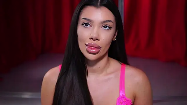 Snapshot of NatyDesiree chatting on January 2025 10:41:02 PM NatyDesiree online show from January 2025 10:41:02 PM