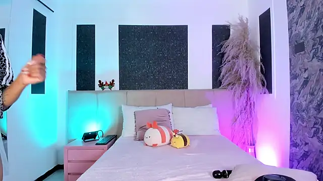 Snapshot of Alaia_Manson chatting on December 2025 07:45:02 PM Alaia Manson online show from December 2025 07:45:02 PM